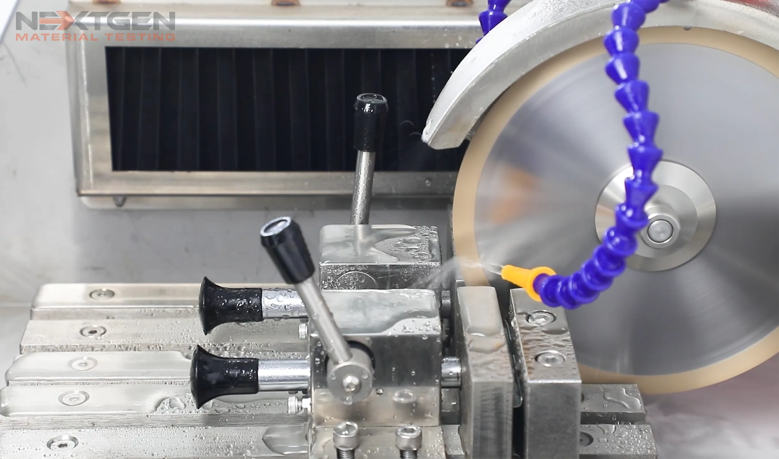 GenCut GL200E &ndash; High-Speed Precision Metallographic Cutter