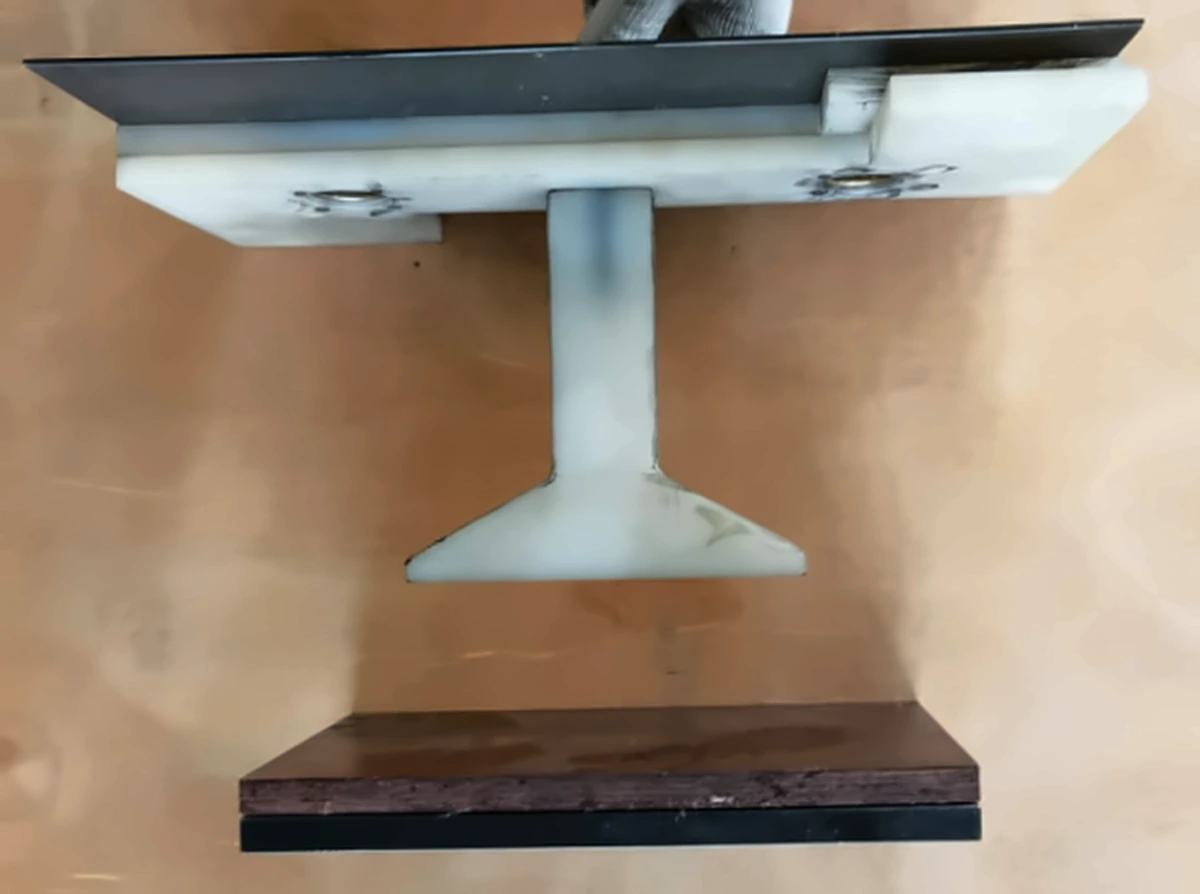Polyurethane hammer, 0.75 x 6 in., 6 lb (2.72 kg), over steel plate and marine plywood anvil