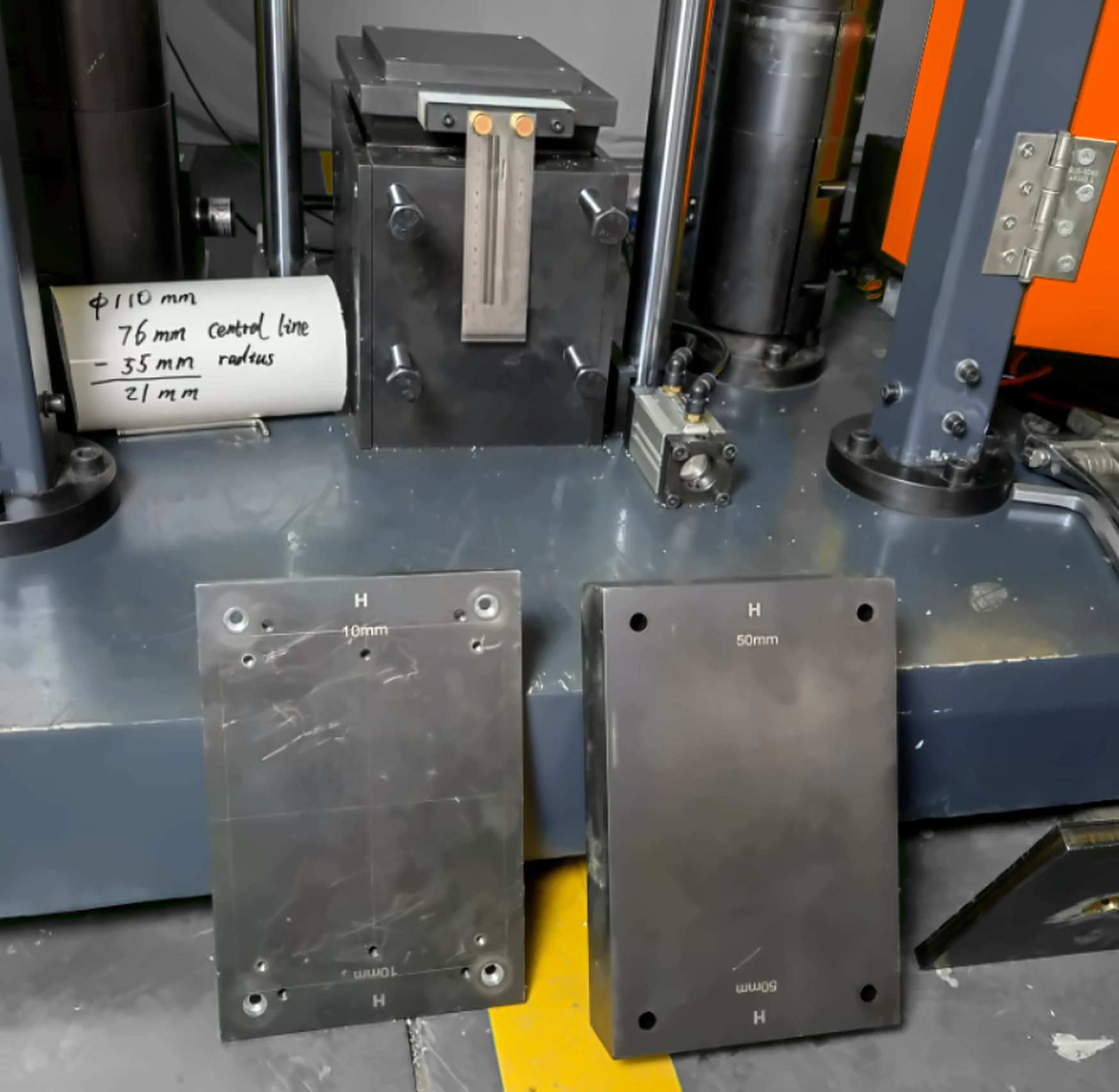 Sample seat spacer blocks of 10 mm and 50 mm for the DWT-1800