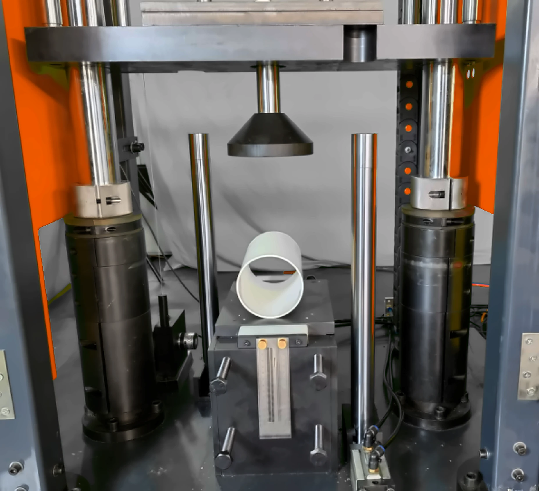 Spacer ring on the locking rings and block on the anti-secondary impact rod