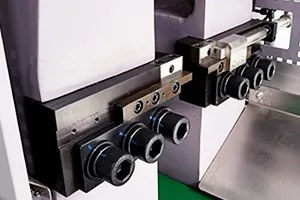 Pneumatic specimen centering mechanism